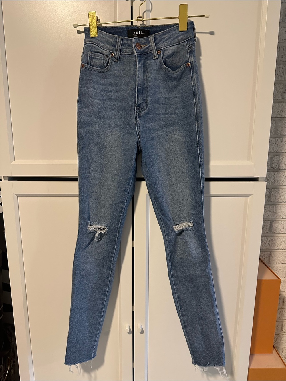 AKIRA Light Blue High-Rise Skinny Jeans with Knee Rips